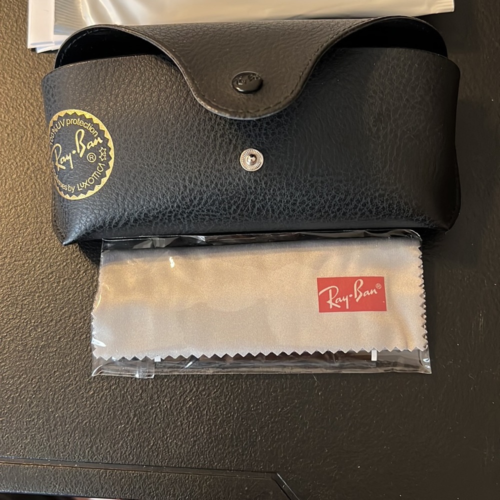 RayBan Glass Case - Picture 3 of 3